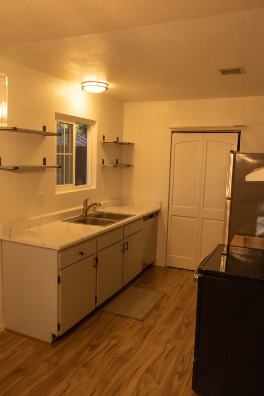 25084 Cobb Dr