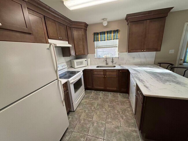 Photo - 211 Greenbriar Dr
