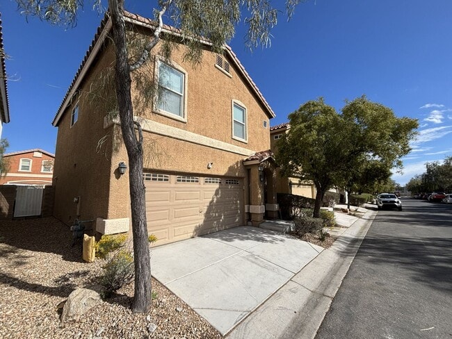 Building Photo - Gorgeous 3Bed/2.5Bath, 2-Story Home located in the SW part of the valley