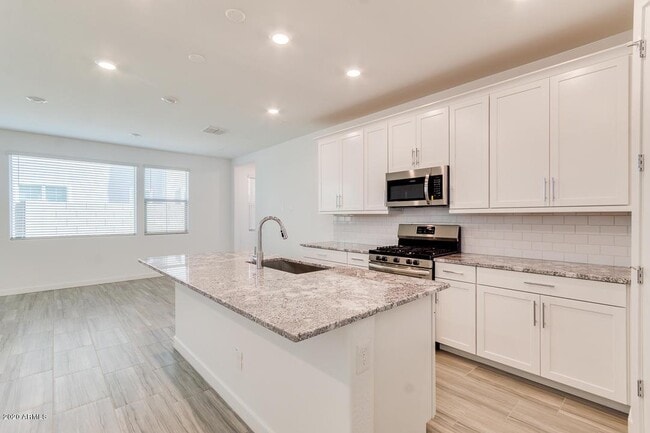 Building Photo - 1070 E Marlin Dr