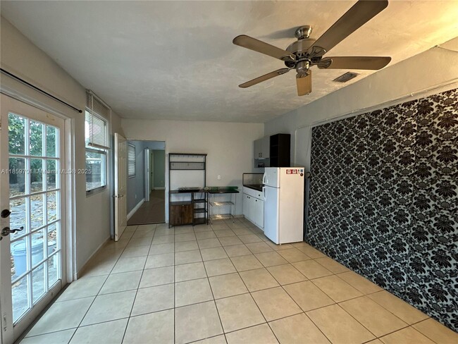 Building Photo - 16901 NW 51st Pl Unit B Rental