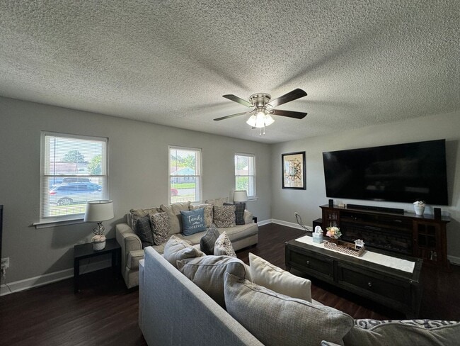 3104 Guenevere Dr