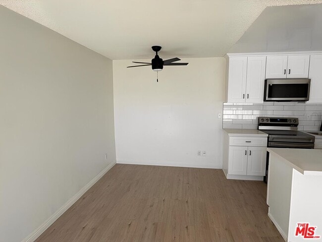 Photo - 10200 De Soto Ave Unidad 320