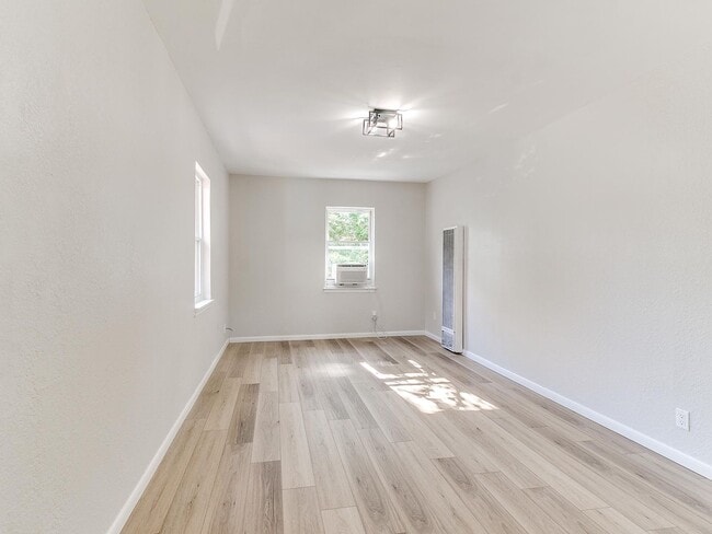 Photo - Newly Remodeled 2 Bed, 1 Bath Apt in Near ...
