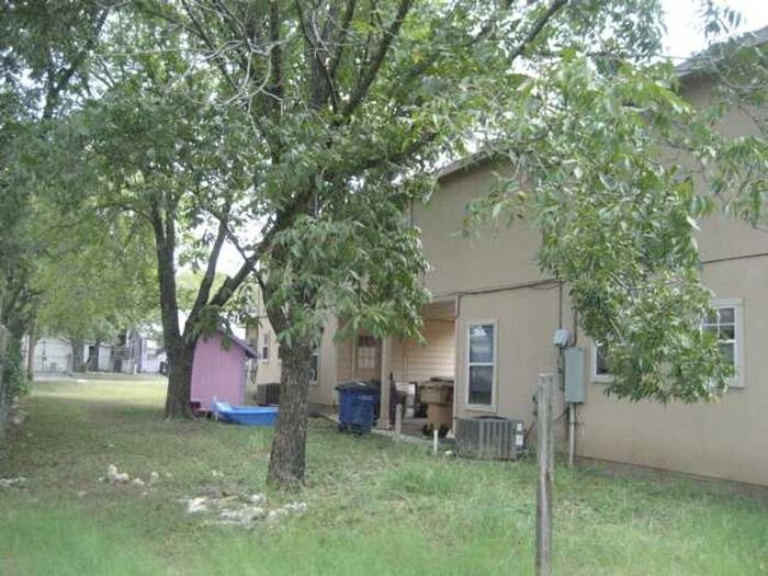 Photo - FANTASTIC 4 BEDROOM / 2 BATH DUPLEX - MINU...