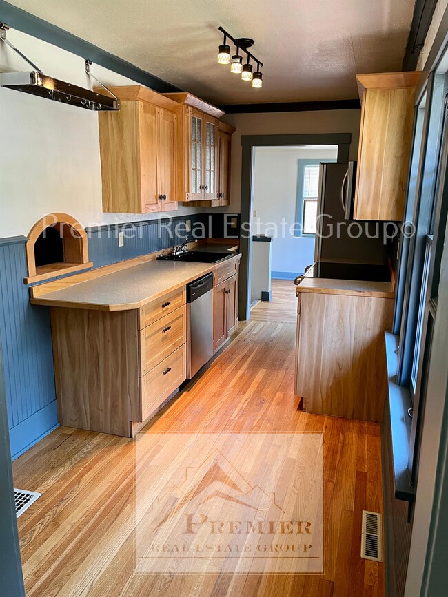 Photo - 2021 N El Paso St