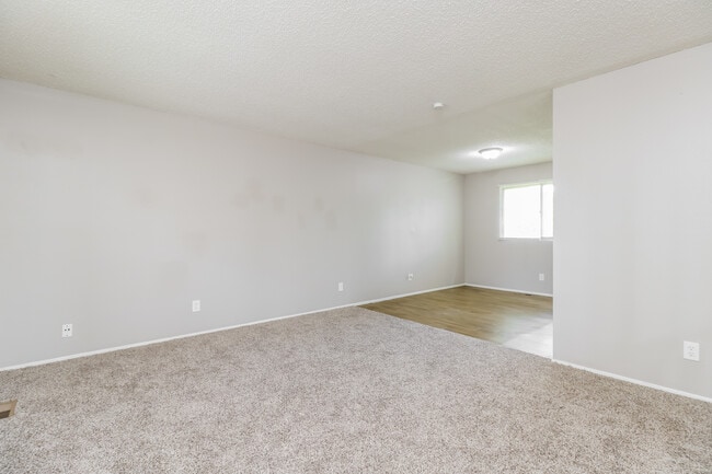 Photo - 2032 Farflung Dr