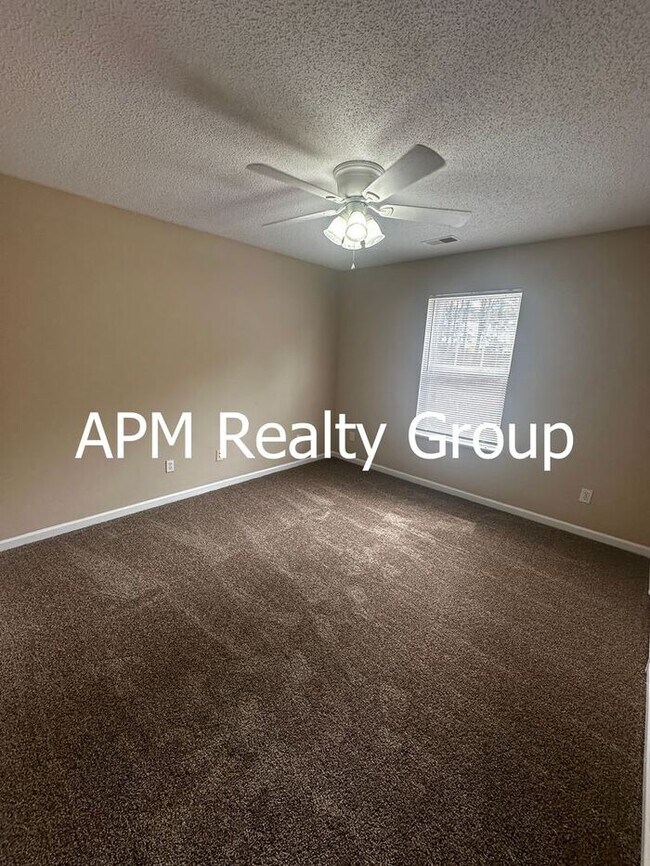 Photo - Spacious & Inviting Home Perfect for Comfortable Everyday Living