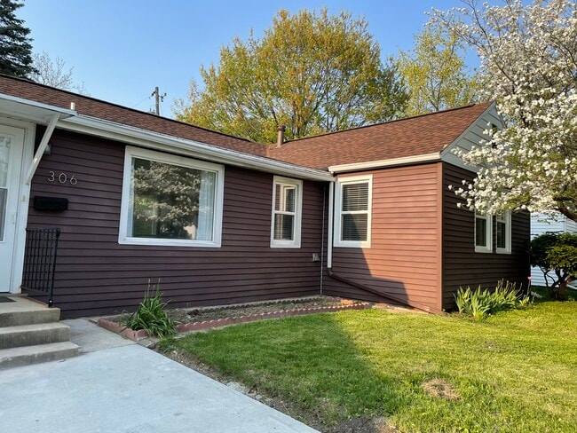 Photo - 306 E Washington St