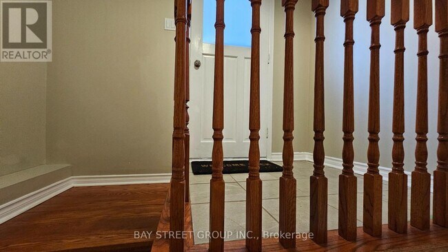 Photo - 2107 Wincanton Crescent