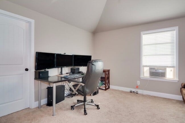 Photo - 260 Wentworth Pl