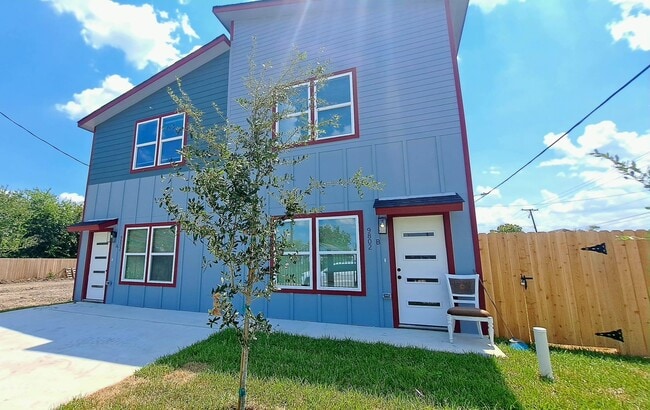 Building Photo - 9806 Fillmore St Unit B