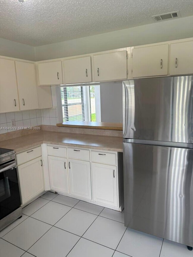 Photo - 798 SW Claudia Ave