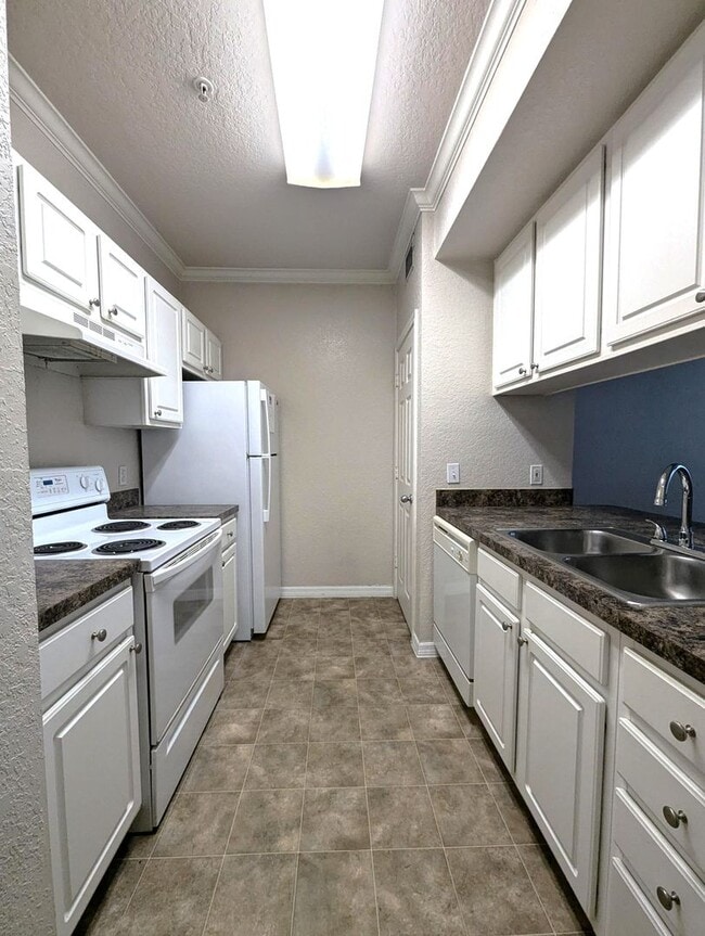 Photo - 1x1 Cozy and convenient. 1st floor unit