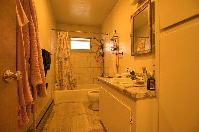 Baño - 921 Elizabeth St Unidad 2