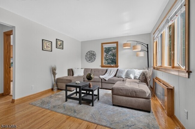 4 Howard Ave