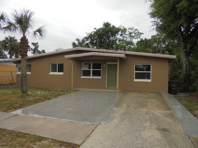 Building Photo - 946 Lewis Dr