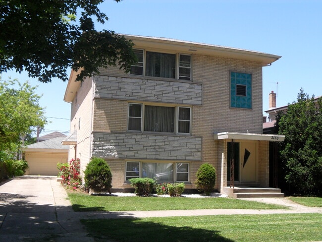 Quiet One Way Streett - 2136 N 74th Ct Unit Garden