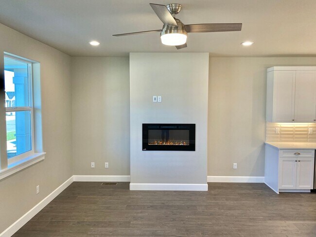 Photo - 20465 Aberdeen Dr