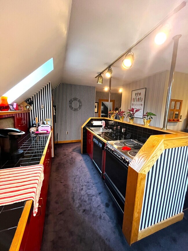 Photo - 612 Beacon St Unit Apartment