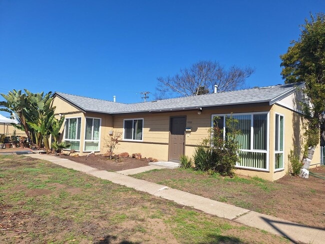 Building Photo - 4866 Clairemont Dr
