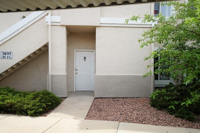 Building Photo - 3895 Strawberry Field Grove Rental