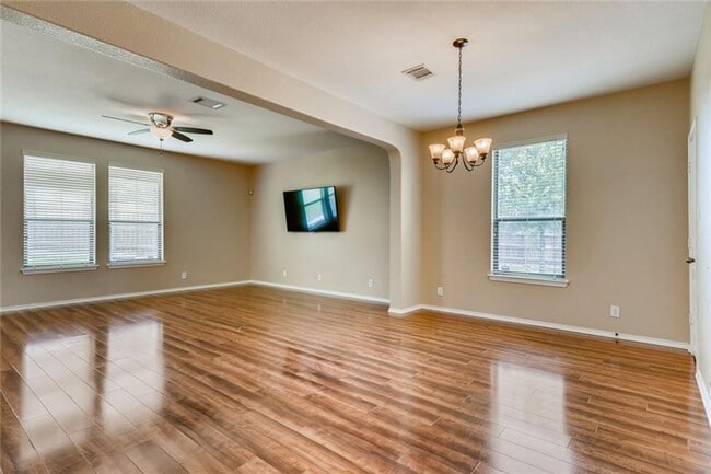 Photo - Large 4 Bedroom 3.5 Bath Now Avaliable