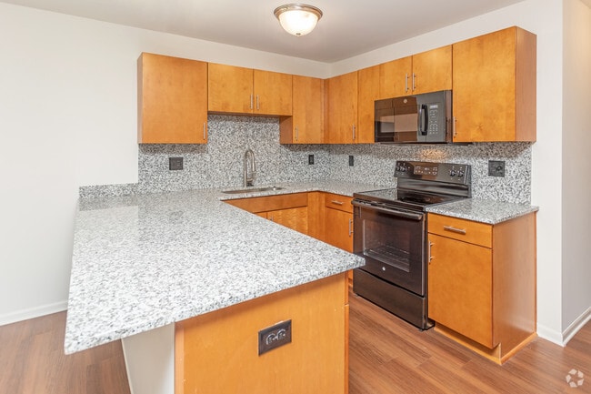 2BR, 1BA - 960 SF