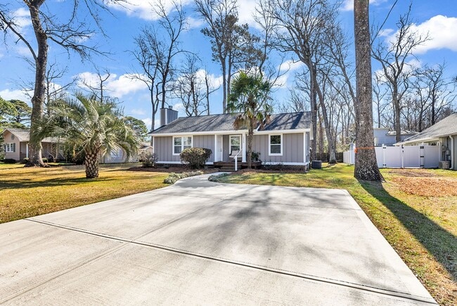 Building Photo - 2405 Bert Dr