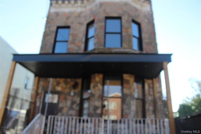 Building Photo - 816 Barbey St Unit 2