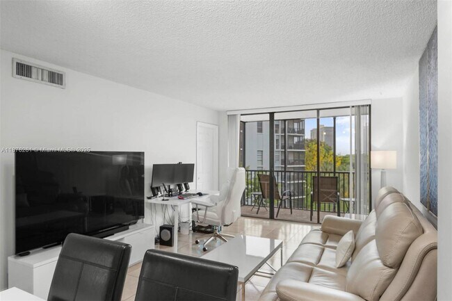 Photo - 3401 N Country Club Dr Unidad 519