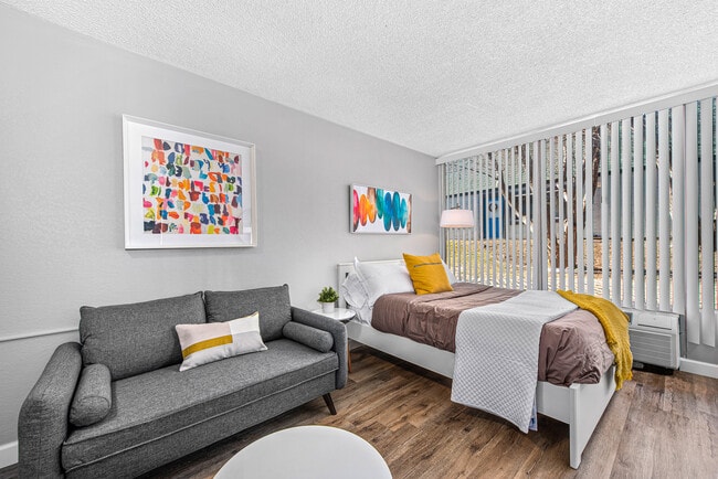 Building Photo - Incline Apartments
