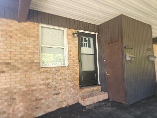 Photo - 623 Alexander St