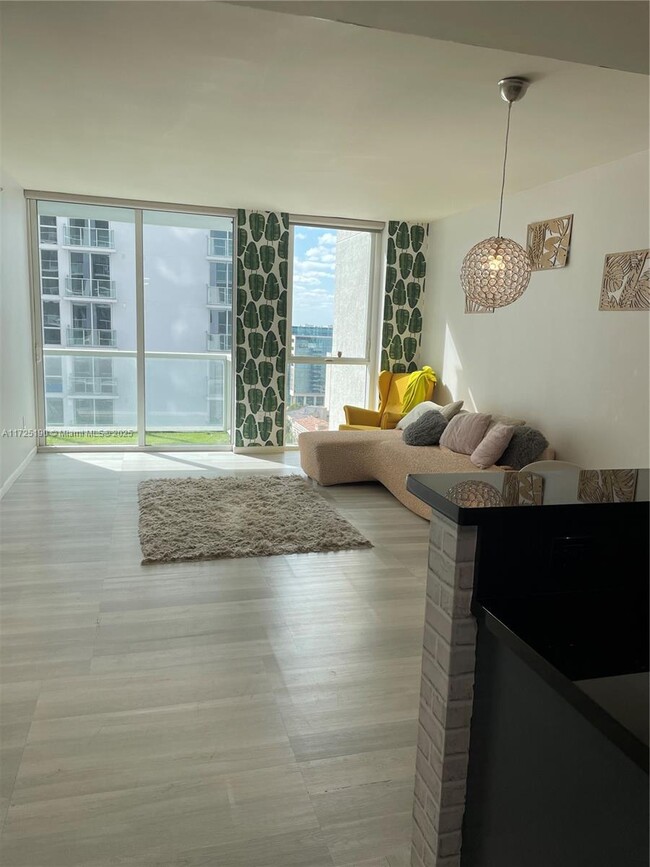 Building Photo - 253 NE 2nd St Unit 2304 Rental