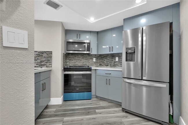 Photo - 5880 Collins Ave Unit 403