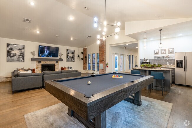 Casa club - Barcelona on Chisholm Trail