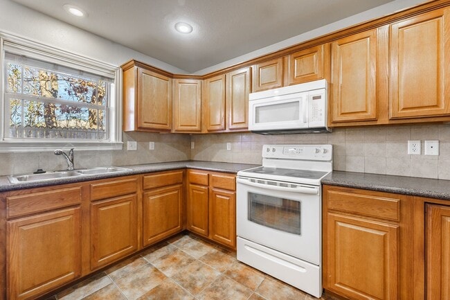 Photo - Great size duplex in Gravette!