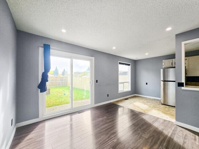 Photo - 3.0 bedroom in Calgary Alberta T2J 5Y9