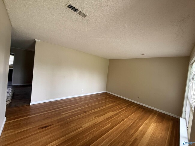 Photo - 641 Dawson Terrace NW