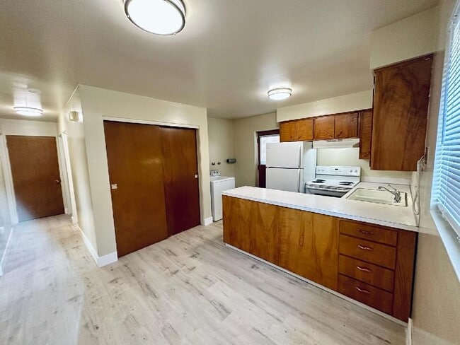 Photo - Knowles 4-Plex Unit 322 Knowles