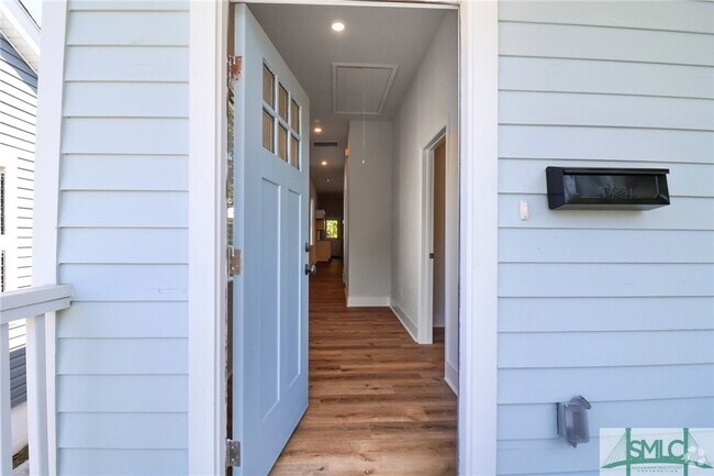 Building Photo - 826 W Victory Dr Rental
