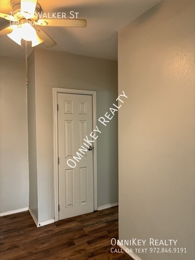 Photo - 127 E Walker St