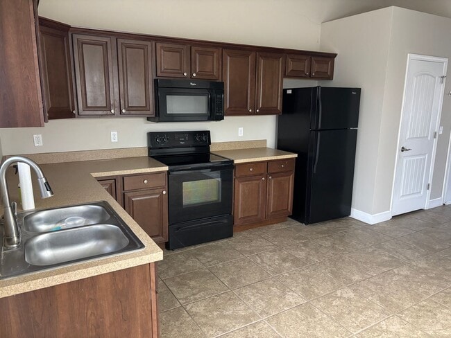 Photo - 3 Bedroom/2 Bathroom Apartment! Unit 2720-05
