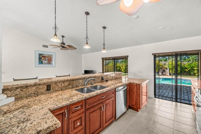 Photo - 19873 Court Of The Myrtles