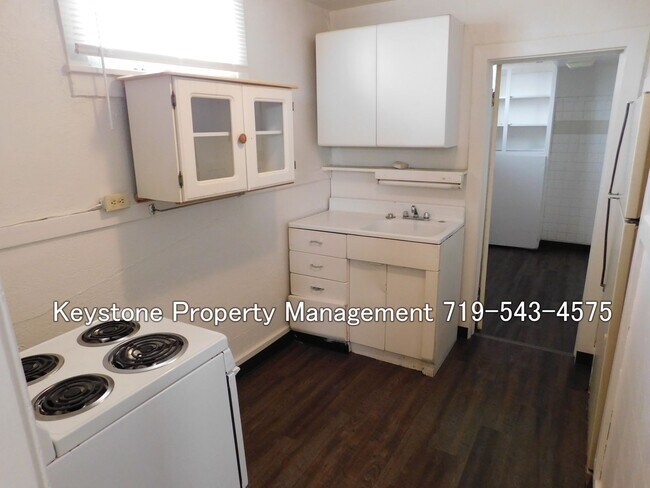 Photo - Move-In Special! $400 Off! -  Eastside Efficiency Apt in Triplex  $800/$800 Unit 1115 1/2