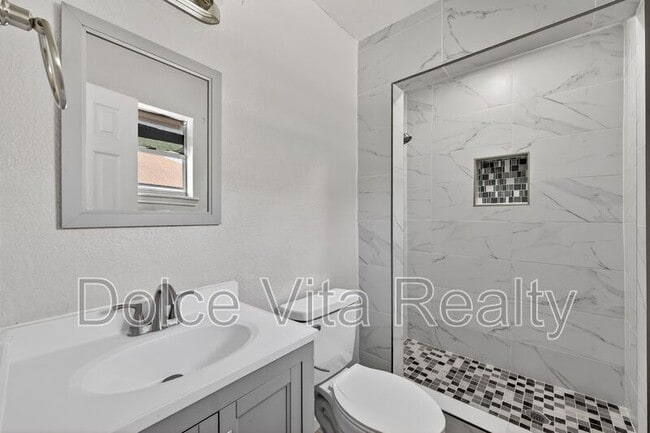 Photo - 2113 Gull Ave