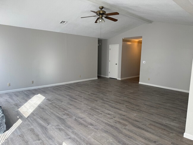 Photo - 1716 N Butternut Ave