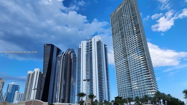 Building Photo - 17001 Collins Ave Unit 3705