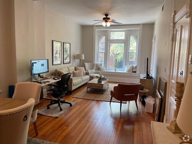 Building Photo - 1323 N Wicker Park Ave Unit 3 Rental