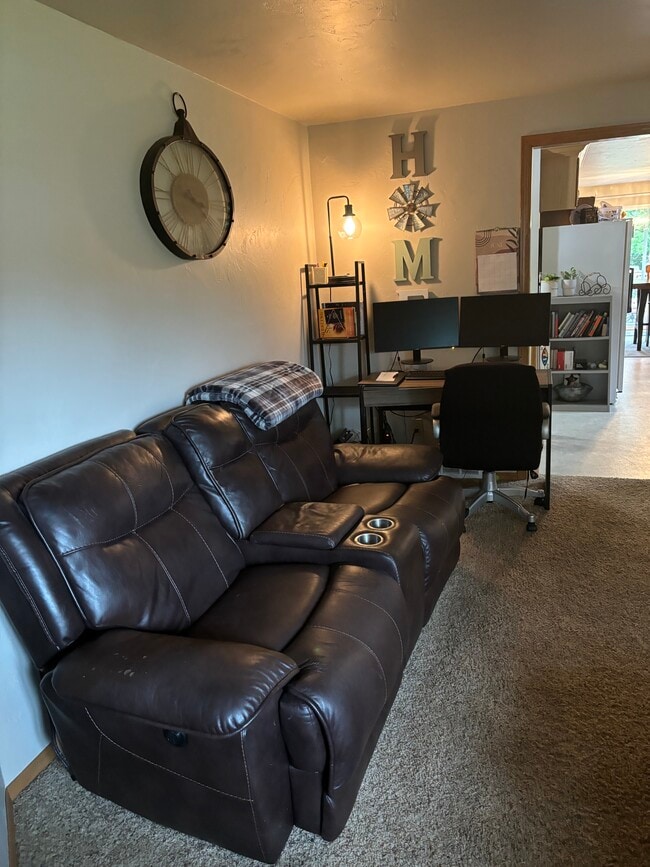 Photo - 2059 Schanock Dr